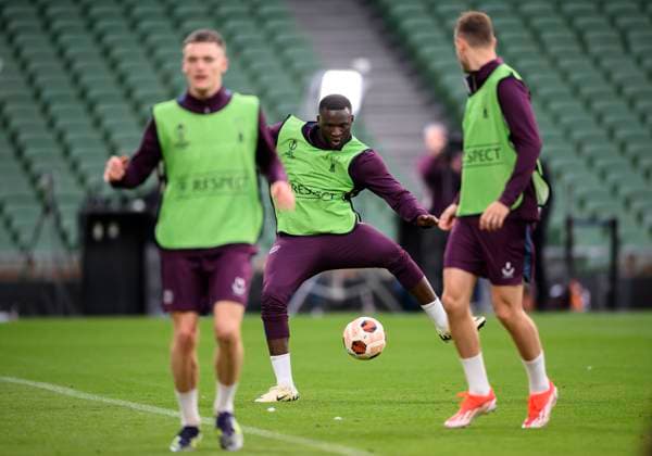 v.l. Florian WIRTZ (LEV), Victor BONIFACE (LEV), Josip STANISIC (LEV) Aktion, Abschluss Training Bayer 04 Leverkusen (LEV) vor dem Fussball Europa League Finale 2024, Atalanta Bergamo (AB) - Bayer 04 Leverkusen (LEV), am 21.05.2024 in Dublin Irland. UEFA regulations prohibit any use of photographs as image sequences and or quasi-video Â