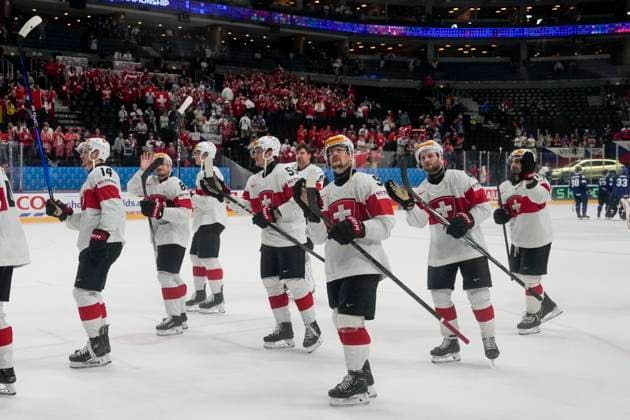 PRAGUE, CZECH REPUBLIC - MAY 21: Swiss squad thanks the fans after the preliminary round match between Canada and Czechia at Prague Arena on May 21, 2024 in Prague, Czech Republic. Prague Prague Arena Czech Republic Copyright: xJustPictures.ch JarixPestelaccix jp-en-EuSpIm-JP4_JAR_Finland_Switzerland_21May_2024132