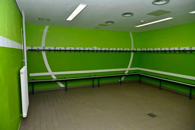 EURO 2024, Mannschaftsquartier Slowenien in Wuppertal GER, UEFA Europameisterschaft 2024, Slowenisches Base Camp Wuppertal 20.04.2023,Wuppertal ,Stadion am Zoo, GER, UEFA Europameisterschaft 2024, Slowenisches Base Camp Wuppertal im Bild eine von vielen neu gestrichenen Kabinen im Stadion.