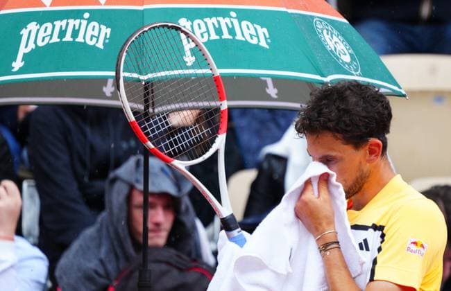 Sport Bilder des Tages Dominic Thiem reacts as he ends his French Open career during a second round qualifying defeat to Otto Virtanen French Open Tennis, Wednesday Practice and Qualifying, Tennis, Roland Garros, Paris, France - 22 May 2024  Copyright: xJavierxGarcia Shutterstockx 14496075av