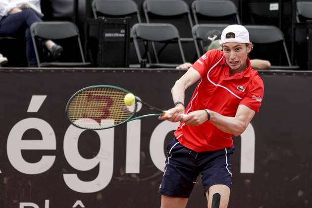 Le joueur de tennis Ugo HUMBERT (FRA) lors du tournoi de l Open Parc Auvergne RhÃ ne-Alpes Ã Lyon le 22 05 2024. TENNIS : Open Parc Auvergne RhÃ ne-Alpes - Lyon - 22 05 2024 SandrineThesillat Panoramic 