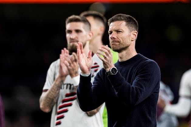 Sport Bilder des Tages 2024 UEFA EUROPA LEAGUE FINAL: Atalanta Bergamo - Bayer 04 Leverkusen; 22.05.2024 Xabi Alonso (Bayer 04 Leverkusen, Cheftrainer) bedankt sich bei den mitgereisten Fans. 2024 UEFA EUROPA LEAGUE FINAL: Atalanta Bergamo - Bayer 04 Leverkusen, Dublin, Dublin Arena (Aviva Stadium) am 22.05.2024 Copyright: xBEAUTIFULxSPORTS Wunderlx
