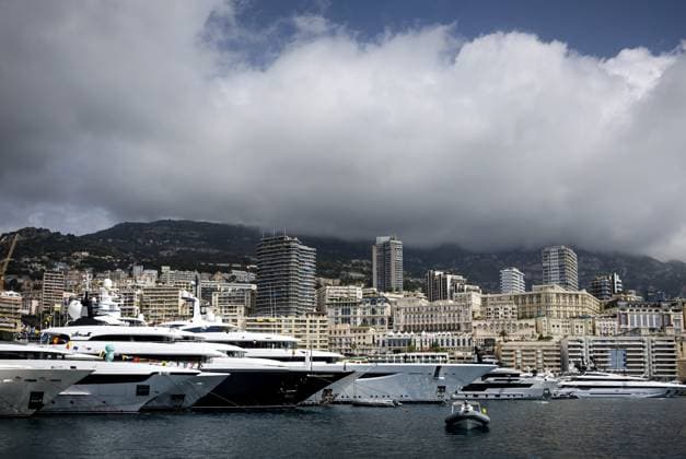 Sport Bilder des Tages MONACO - Yachts in the port of Monte Carlo, in the run-up to the Monaco Grand Prix. ANP SEM VAN DER WAL xVIxANPxSportx xxANPxIVx 499338454 originalFilename: 499338454.jpg