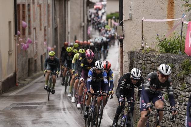 Sport Bilder des Tages The pack rides during the stage 18 of the Giro d Italia from Fiera di Primiero to Padova, Italy - Thursday, May 23, 2024. cycling  Copyright: xFabioxFerrarix xLaPressex