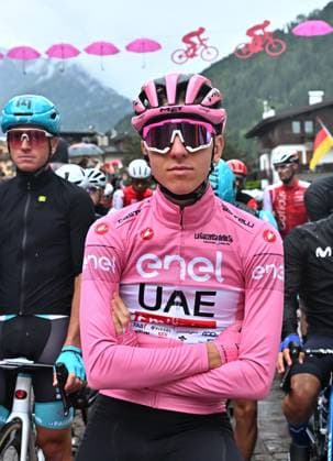 Sport Bilder des Tages May 23, 2024, Fiera Di Primiero, ITALY: Slovenian rider Tadej Pogacar of team Uae Emirates wearing the overall leader s pink jersey, waiting on the start line the operation for the 18th stage of the 107 Giro d Italia 2024, cycling race over 178 km from Fiera di Primiero to Padova, Italy, 23 May 2024. ANSA LUCA ZENNARO Giro d Italia cycling tour - 18 stage  - ZUMAa110 20240523_zaf_a110_005 Copyright: xZenx