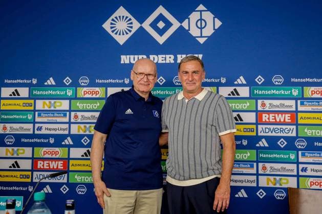 Aufsichtsratsvorsitzender der HSV Fußball AG Michael Papenfuß Vorstand Stefan Kuntz ( HSV ) Deutschland , Hamburg , Volksparkstadion , Fussball , Bundesliga , 2. Fussball Bundesliga , Hamburger SV , Vorstellung von Stefan Kuntz Vorstand Sport