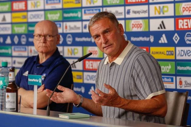 Aufsichtsratsvorsitzenden der HSV Fußball AG Michael Papenfuß Vorstand Stefan Kuntz ( HSV ) Deutschland , Hamburg , Volksparkstadion , Fussball , Bundesliga , 2. Fussball Bundesliga , Hamburger SV , Vorstellung von Stefan Kuntz Vorstand Sport