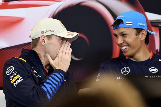 23.05.2024, xrarjax, Motorsport FIA Formel 1, Großer Preis von Monaco 2024 emspor, v.l. Pressekonferenz Max Verstappen (Oracle Red Bull Racing) Startnummer 1 Alexander Albon (Williams Racing) Startnummer 23 Monte Carlo