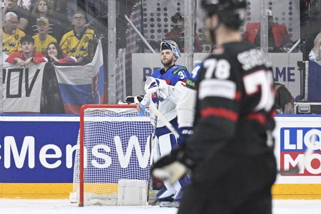 Canada vs Slovakia quarter-final match of the 2024 IIHF World Championship, WM, Weltmeisterschaft in Prague, Czech Republic, on May 23, 2024. Slovakia s goalkeeper Samuel Hlavaj watches the video of his fifth goal on the big screen. (CTKxPhoto MichalxKamaryt) CTKPhotoP2024052307788  CTKPhotoP2024052307788