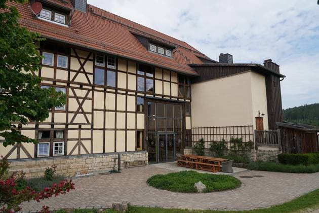 Vorbereitungen für den Aufenthalt der Nationalmannschaft laufen im Golf Resort & Spa Weimarer Land, dem Quartier zur Vorbereitung der Deutschen Nationalmannschaft auf die EURO 24 in Deutschland - Blankenhain 24.05.2024: Trainingslager der Deutschen Nationalmannschaft zur EM-Vorbereitung, Golf Resort Weimarer Land