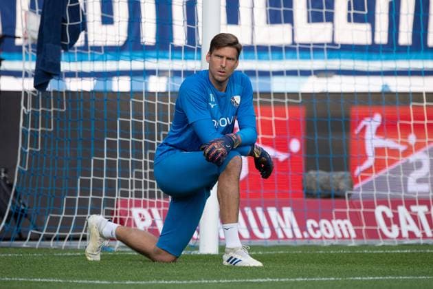 Torwart Andreas LUTHE (BO), beim warm up, Aufwaermtraining, Fussball 1. Bundesliga, Relegation, VfL Bochum (BO) - Fortuna Duesseldorf (D) 0:3 am 23.05.2024 im Vonovia Ruhrstadion Bochum Deutschland. DFL regulations prohibit any use of photographs as image sequences and or quasi-video Â