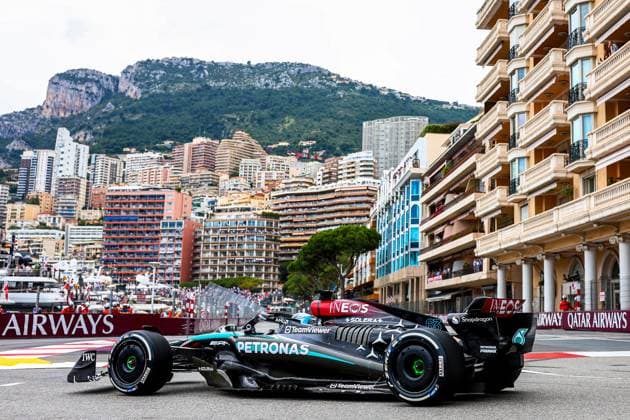 George Russell of Great Britain and Mercedes in Aktion, Practice, F1 Grand Prix of Monaco, Monaco am 24. May 2024 in Monte Carlo, Monaco. (Foto von Diogo Cardoso DeFodi Images) George Russell of Great Britain and Mercedes in action, Practice, F1 Grand Prix of Monaco, Monaco on May 24, 2024 in Monte Carlo, Monaco. (Photo by Diogo Cardoso DeFodi Images) Defodi-645_f1mon20240524_0017