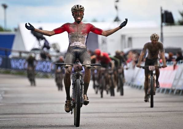 Bilder des Jahres 2024, Sport 05 Mai Sport Themen der Woche KW21 Sport Bilder des Tages Cross Country Mountain Bike World Cup - Short Track Men U23, May 24, 2024, Nove Mesto na Morave, Zdar district, Vysocina Region. Winner Amos Riley from USA. (CTKxPhoto LubosxPavlicek) CTKPhotoP2024052405675  CTKPhotoP2024052405675