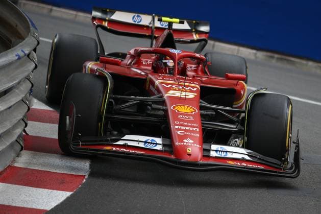 Carlos Sainz of Spain and Ferrari in Aktion, Practice, F1 Grand Prix of Monaco, Monaco am 24. May 2024 in Monte Carlo, Monaco. (Foto von Diogo Cardoso DeFodi Images) Carlos Sainz of Spain and Ferrari in action, Practice, F1 Grand Prix of Monaco, Monaco on May 24, 2024 in Monte Carlo, Monaco. (Photo by Diogo Cardoso DeFodi Images) Defodi-645_f1mon20240524_1530