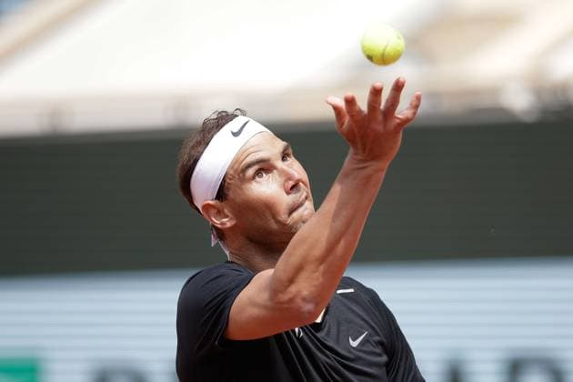 24.05.2024, Tennis, French Open 2024 Roland-Garros, FRA, Paris, Bild: v. li., Training Rafael Nadal (ESP) macht einen Aufschlag Copyright: HMBxMedia AntonioxBorga