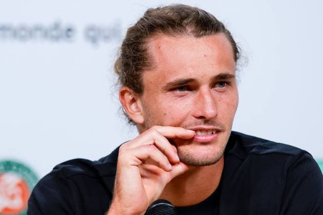 24.05.2024, Tennis, French Open 2024 Roland-Garros, FRA, Paris, Bild: v. li., Pressekonferenz mit Alexander Zverev (GER) nachdenklich Copyright: HMBxMedia AntonioxBorga