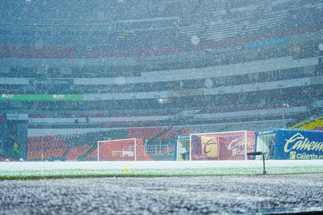 RECORD DATE NOT STATED Liga MX Femenil Clausura 2024 America vs Monterrey - Final Ida Hail (Granizo) during the final first leg match between America and Monterrey as part of the Torneo Clausura 2024 Liga MX Femenil at Azteca Stadium, on May 23, 2024 in Mexico City, Mexico. CIUDAD DE MEXICO CDMX MEXICO  Copyright: xAdrianxMaciasx 20240524202633_LMXF_C24_FI_AM_MTY_GRANIZO9