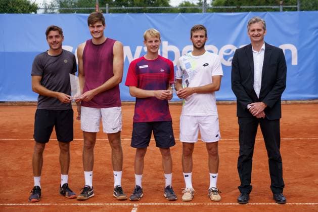 Schwaben Open ATP, Tennis Herren Challenger 2024; Augsburg, 25.05.2024 Jakob Schnaitter (GER, Deutschland), Mark Wallner (GER, Deutschland), David Pichler (AUT, Österreich) und Michael Vrbensky (CZE, Tschechische Republik) mit Turnierdirektor Hans Rußwurm. Schwaben Open 2024, ATP Challenger Tour, Anlage des TC Augsburg am 25.05.2024, Augsburg. Copyright: xBEAUTIFULxSPORTSx Pajonkx