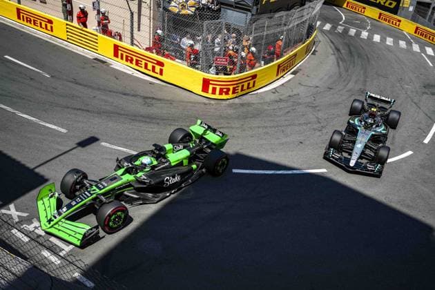 77 BOTTAS Valtteri (fin), Stake F1 Team Kick Sauber C44, crash, accident and 44 HAMILTON Lewis (gbr), Mercedes AMG F1 Team W15, action during the Formula 1 Grand Prix de Monaco 2024, 8th round of the 2024 Formula One World Championship, WM, Weltmeisterschaft from May 23 to 26, 2024 on the Circuit de Monaco, in Monaco - F1 - MONACO GRAND PRIX 2024 DPPI Panoramic  240525_R08_MONACO_DP_DSC08021