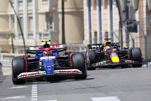 l-r: Yuki Tsunoda (Racing Bulls), Max Verstappen (Red Bull), 3 Freies Training, Grosser Preis von Monaco, Motorsport, Herren, Formel 1, 25.05.2024 Monte Carlo Monaco MCO