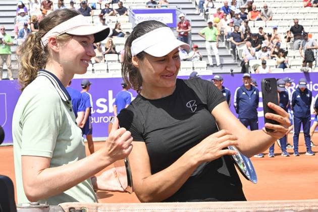 Tennis - Internationaux de Strasbourg Finale double Dames -Asia Muhammd Usa Aldida Sutjiadi India vianqueur Cristina Bucsa Espagne Monica Niculescu Roumanie TENNIS - Internationaux de Strasbourg - 25 05 2024 ChrysleneCaillaud Panoramic 