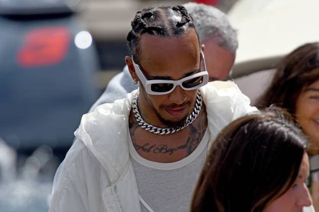 25.05.2024, xrarjax, Motorsport FIA Formel 1, Großer Preis von Monaco 2024 emspor, v.l. Ankunft Lewis Hamilton (Mercedes AMG Petronas) Startnummer 44 mit Gucci Sonnenbrille Boot Wasser Hafen Monte Carlo