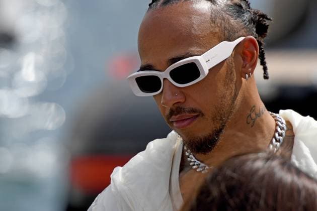 25.05.2024, xrarjax, Motorsport FIA Formel 1, Großer Preis von Monaco 2024 emspor, v.l. Ankunft Lewis Hamilton (Mercedes AMG Petronas) Startnummer 44 mit Gucci Sonnenbrille Boot Wasser Hafen Monte Carlo
