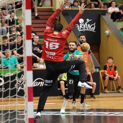 Finale play off hazenkarske extraligy muzu - 4. zapas HCB Karvina - Plzen v Karvine 25. kvetna 2024. Zleva Filip Herajt z Plzne, Denis Harabis z Karvine. (CTKxPhoto PetrxSznapka) CTKPhotoP2024052504372  CTKPhotoP2024052504372