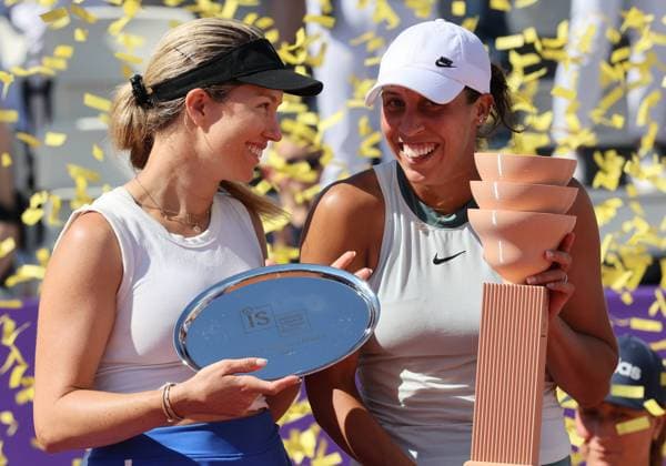 INTERNATIONAUX TENNIS FEMININ 2024 PHOTOPQR L ALSACE Jean-Marc LOOS ; Strasbourg ; 25 05 2024 ; Madison Keys (USA) à droite remporte le Internationaux de tennis féminin ( IS) face à Danielle Collins (USA) à gauche à Strasbourg le 25 mai 2024. Internationaux de Strasbourg on May 25, 2024 Strasbourg Bas-Rhin Alsace France  Copyright: xPHOTOPQR L ALSACE MAXPPPxJean-MarcxLOOSx 20240525ALS8498 20240525ALS8498
