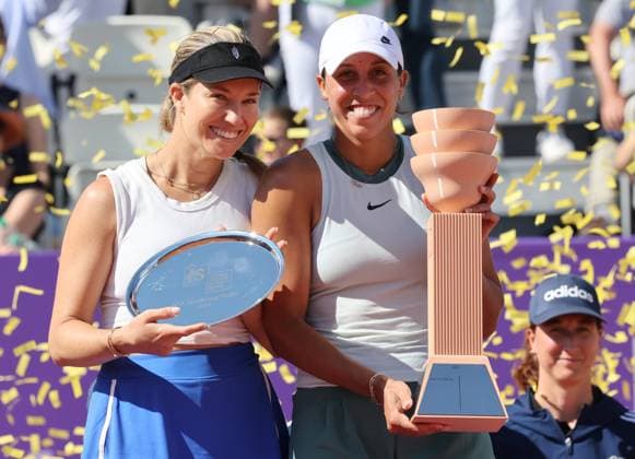 INTERNATIONAUX TENNIS FEMININ 2024 PHOTOPQR L ALSACE Jean-Marc LOOS ; Strasbourg ; 25 05 2024 ; Madison Keys (USA) à droite remporte le Internationaux de tennis féminin ( IS) face à Danielle Collins (USA) à gauche à Strasbourg le 25 mai 2024. Internationaux de Strasbourg on May 25, 2024 Strasbourg Bas-Rhin Alsace France  Copyright: xPHOTOPQR L ALSACE MAXPPPxJean-MarcxLOOSx 20240525ALS8510 20240525ALS8510