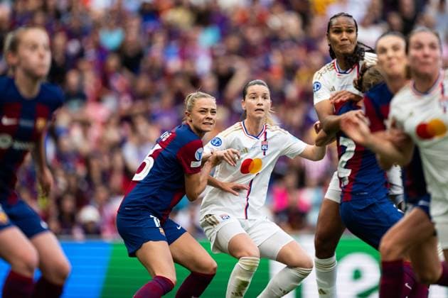 240525 Fridolina Rolfö of Barcelona and Damaris Egurrola of Lyon during the UEFA Women s Champions League final between Barcelona and Lyon on May 25, 2024 in Bilbao. Photo: Ludvig Thunman BILDBYRAN kod LT LT0620 fotboll football soccer fotball champions league barcelona lyon dam bbeng final champions league final final 2024 Copyright: LUDVIGxTHUNMAN BB240525LT049