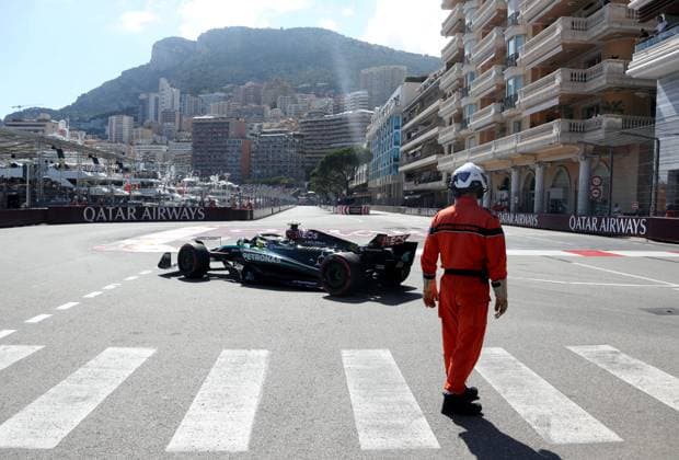 GP MONACO AMBIANCE PHOTOPQR NICE MATIN Jean François Ottonello ; Monaco ; 25 05 2024 ; 81e Grand Prix de Monaco 2024 - Formule 1 - ambiance Commissaire de piste Monaco GP May 2024 Monaco France  Copyright: xPHOTOPQR NICExMATIN MAXPPPxJeanxFrançoisxOttonellox 20240525NIM8604 20240525NIM8604