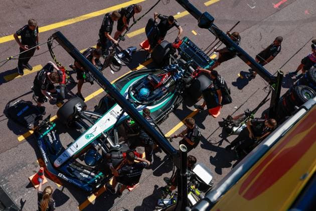 63 RUSSELL George (gbr), Mercedes AMG F1 Team W15, action, pitlane, during the Formula 1 Grand Prix de Monaco 2024, 8th round of the 2024 Formula One World Championship, WM, Weltmeisterschaft from May 23 to 26, 2024 on the Circuit de Monaco, in Monaco - F1 - MONACO GRAND PRIX 2024 DPPI Panoramic  240525_R08_MONACO_DP_F12024GP08MCO_JK381354