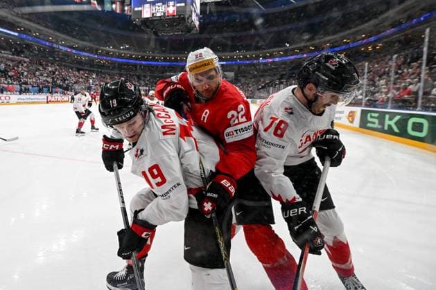 PRAGUE, CZECH REPUBLIC - MAY 25: Nino Niederreiter of Switzerland (C) in a battle along the boards with Jared Mccann of Canada (L) and Damon Severson of Canada (R) during the 2024 IIHF Ice hockey, Eishockey World Championship, WM, Weltmeisterschaft Czechia Semifinal match between Canada and Switzerland at Prague Arena on May 25, 2024 in Prague, Czech Republic. Prague Prague Arena Czech Republic Copyright: xJustPictures.ch AndreaxBrancax jp-en-EuSpIm-AB_25052024_DSC_5823