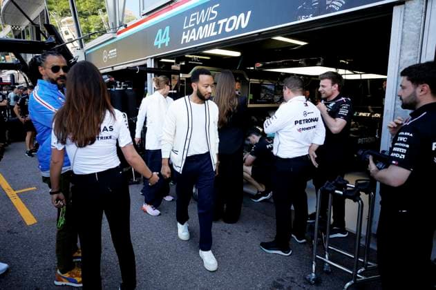 People stands grand prix PHOTOPQR NICE MATIN Dylan Meiffret ; Monaco ; 25 05 2024 ; People dans les stands avant les qualifications de Formule 1 du 81e Grand Prix de Monaco. ICi : John Legend, chanteur Monaco GP May 2024 Monaco France  Copyright: xPHOTOPQR NICExMATIN MAXPPPxDylanxMeiffretx 20240525NIM8867 20240525NIM8867
