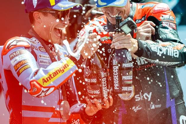 Bilder des Jahres 2024, Sport 05 Mai Sport Themen der Woche KW21 Sport Bilder des Tages MotoGP Gran Premi Monster Energy de Catalunya. Circuit de Barcelona-Catalunya in Barcelona, Spain. SPRINT. Moto GP Barcelona, Spain. Circuit de Barcelona Catalunya. May 25, 2024 RACE SPRINT. Moto GP Marc Marquez (93) of Gresini Racing MotoGP and Aleix Espargaro (41) of Aprilia Racing celebrates the second and the first position during the MotoGP Gran Premi Monster Energy de Catalunya.MotoGP SPRINT 24-25-26 May 2024, at Circuit de Barcelona-Catalunya in Barcelona, Spain. Barcelona ESP Copyright: xS.xRosx