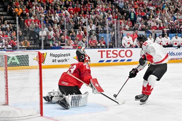 PRAGUE, CZECH REPUBLIC - MAY 25: Dawson Mercer of Canada tries to score against goalkeeper Leonardo Genoni of Switzerland during the 2024 IIHF Ice hockey, Eishockey World Championship, WM, Weltmeisterschaft Czechia Semifinal match between Canada and Switzerland at Prague Arena on May 25, 2024 in Prague, Czech Republic. Prague Prague Arena Czech Republic Copyright: xJustPictures.ch AndreaxBrancax jp-en-EuSpIm-AB_25052024_AAB_4764