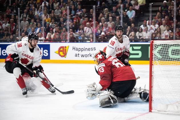 240525 Brandon Hagel and Dawson Mercer of Canada against goaltender Leonardo Genoni of Switzerland during the 2024 IIHF Ice hockey, Eishockey World Championship, WM, Weltmeisterschaft semifinal game between Canada and Switzerland on May 25, 2024 in Prague. Photo: Maxim ThorÃ BILDBYRAN kod MT MT0602 ishockey ice hockey ishockey-vm canada switzerland 2024 iihf ice hockey world championship bbeng schweiz kanada semifinal Copyright: MAXIMxTHORE BB240525MT207