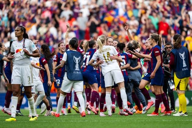 240525 Ada Hegerberg of Lyon and Caroline Graham Hansen of Barcelona after the UEFA Women s Champions League final between Barcelona and Lyon on May 25, 2024 in Bilbao. Photo: Ludvig Thunman BILDBYRAN kod LT LT0620 fotboll football soccer fotball champions league barcelona lyon dam bbeng final champions league final final 2024 Copyright: LUDVIGxTHUNMAN BB240525LT098