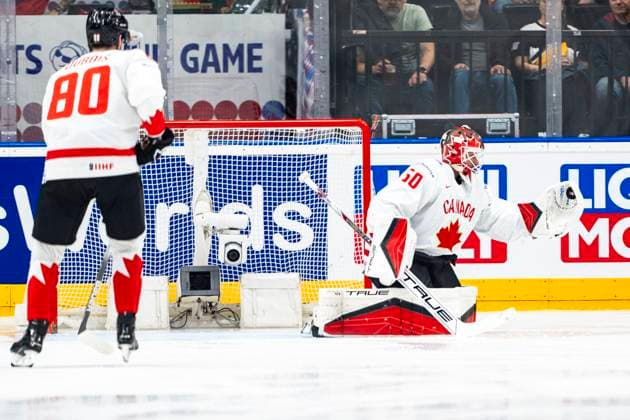 PRAGUE, CZECH REPUBLIC - MAY 25: goalkeeper Jordan Binnington of Canada makes a glove saves during the 2024 IIHF Ice hockey, Eishockey World Championship, WM, Weltmeisterschaft Czechia Semifinal match between Canada and Switzerland at Prague Arena on May 25, 2024 in Prague, Czech Republic. Prague Prague Arena Czech Republic Copyright: xJustPictures.ch JarixPestelaccix jp-en-EuSpIm-JP4_JAR_Canada_Switzerland_25May_2024152