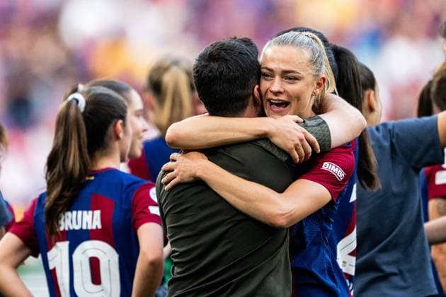 240525 Head coach Jonatan Giraldez and Fridolina Rolfö of Barcelona celebrate after the UEFA Women s Champions League final between Barcelona and Lyon on May 25, 2024 in Bilbao. Photo: Ludvig Thunman BILDBYRAN kod LT LT0620 fotboll football soccer fotball champions league barcelona lyon dam bbeng final champions league final final 2024 jubel Copyright: LUDVIGxTHUNMAN BB240525LT103