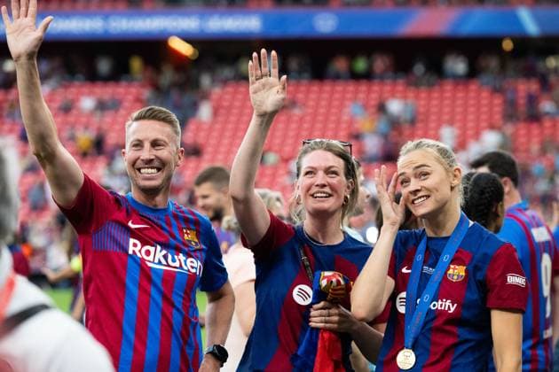 240525 Fridolina Rolfö of Barcelona celebrates with friends after the UEFA Women s Champions League final between Barcelona and Lyon on May 25, 2024 in Bilbao. Photo: Ludvig Thunman BILDBYRAN kod LT LT0620 fotboll football soccer fotball champions league barcelona lyon dam bbeng final champions league final final 2024 jubel Copyright: LUDVIGxTHUNMAN BB240525LT165