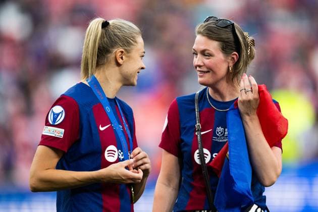 240525 Fridolina Rolfö of Barcelona celebrates with family after the UEFA Women s Champions League final between Barcelona and Lyon on May 25, 2024 in Bilbao. Photo: Ludvig Thunman BILDBYRAN kod LT LT0620 fotboll football soccer fotball champions league barcelona lyon dam bbeng final champions league final final 2024 Copyright: LUDVIGxTHUNMAN BB240525LT169