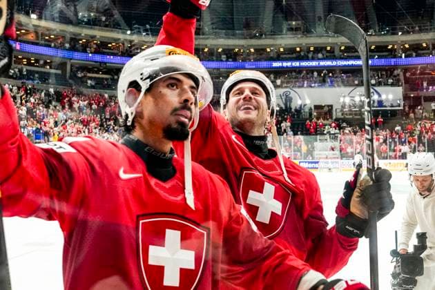 PRAGUE, CZECH REPUBLIC - MAY 25: Jonas Siegenthaler of Switzerland (L) and Calvin Thurkauf of Switzerland (L) thanks the fans during the 2024 IIHF Ice hockey, Eishockey World Championship, WM, Weltmeisterschaft Czechia Semifinal match between Canada and Switzerland at Prague Arena on May 25, 2024 in Prague, Czech Republic. Prague Prague Arena Czech Republic Copyright: xJustPictures.ch JarixPestelaccix jp-en-EuSpIm-JP4_JAR_Canada_Switzerland_25May_2024337