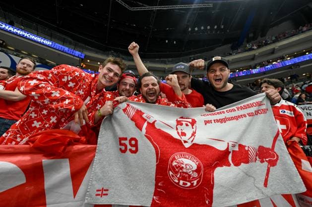 PRAGUE, CZECH REPUBLIC - MAY 25: Swiss fans celebra the victory during the 2024 IIHF Ice hockey, Eishockey World Championship, WM, Weltmeisterschaft Czechia Semifinal match between Canada and Switzerland at Prague Arena on May 25, 2024 in Prague, Czech Republic. Prague Prague Arena Czech Republic Copyright: xJustPictures.ch AndreaxBrancax jp-en-EuSpIm-AB_25052024_DSC_7839