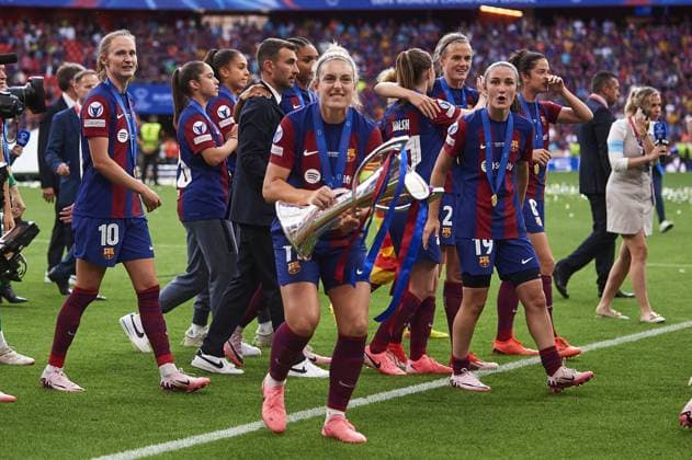 Alexia Putellas of FC Barcelona, Barca celebrate with the UEFA Women s Champions League 2023 24 Final match between FC Barcelona and Olympique Lyonnais at San Mames Stadium on May 25, 2024 in Bilbao, Spain. (Photo by: LGM) FOOTBALL FEMININ : FC Barcelone vs Olympique Lyonnais - UEFA Ligue des Champions UWCL - Finale - 25 05 2024 LGM Panoramic 