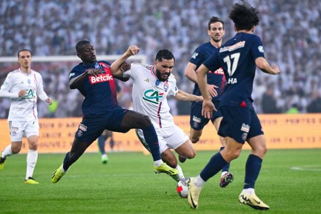Rayan CHERKI ( 18 - Lyon ) and TAVARES Nuno MENDES ( 25 - PSG ) during the Final French Cup match between Olympique Lyonnais and Paris Saint Germain at Decathlon Arena Stade Pierre Mauroy on May 25, 2024 in Lille, France. ( Photo by federico pestellini panoramic ) - FOOTBALL : Lyon vs PSG - Finale Coupe de France - 25 05 2024 FedericoPestellini Panoramic 