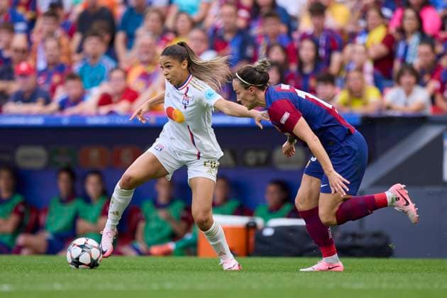 FC Barcelona, Barca v Olympique Lyonnais - UEFA Women«s Champions League Final 2024 Delphine Cascarino of Olympique Lyonnais competes for the ball with Patri Guijarro of FC Barcelona during the UEFA Women s Champions League 2023 24 Final match between FC Barcelona and Olympique Lyonnais at San Mames on May 25, 2024, in Bilbao, Spain. Bilbao San Mames Basque Country Spain RL_FCBFvOLYF_00245 Copyright: xRicardoxLarreinax