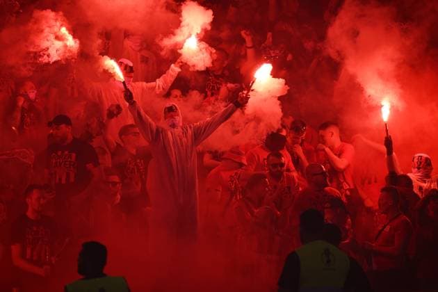 Bilder des Jahres 2024, Sport 05 Mai Sport Themen der Woche KW21 Sport Bilder des Tages Berlin, Olympiastadion, 25.05.24, GER, Herren, DFB-Pokal-Finale, Saison 2023-2024, 1.FC Kaiserslautern - Bayer 04 Leverkusen Bild: Fankurve, Fans, Fanblock Leverkusen mit Feuer, Rauch, Bengali, Bengalis, bengalisches Feuer, zuenden Feuerwerk, Rauchbombe Only for editorial use! DFL regulations prohibit any use of photographs as image sequences and or quasi-video. Berlin Deutschland *** Berlin, Olympiastadion, 25 05 24, GER, Herren, DFB Pokal Final, Saison 2023 2024, 1 FC Kaiserslautern Bayer 04 Leverkusen Bild Fankurve, Fans, Fanblock Leverkusen mit Feuer, Rauch, Bengali, Bengalis, bengalisches Feuer, zuenden Feuerwerk, Rauchbombe Only for editorial use DFL regulations prohibit any use of photographs as image sequences and or quasi video Berlin Germany