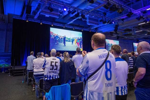 Fussball, Herren, Saison 2023 24, Hertha BSC, Ordentliche Mitgliederversammlung im City Cube Berlin, Trainer Pal Dardai (Hertha BSC) schickte eine kurze Grußbotschaft bei Video, er bekam Standing Ovations im Saal, 26.05. 2024,